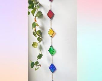 Colgante de diamante arcoíris de vidrio de colores hecho a medida / Atrapasol de vidrio colorido / Decoración geométrica para ventana / Colgante de pared de vidrio hecho a mano