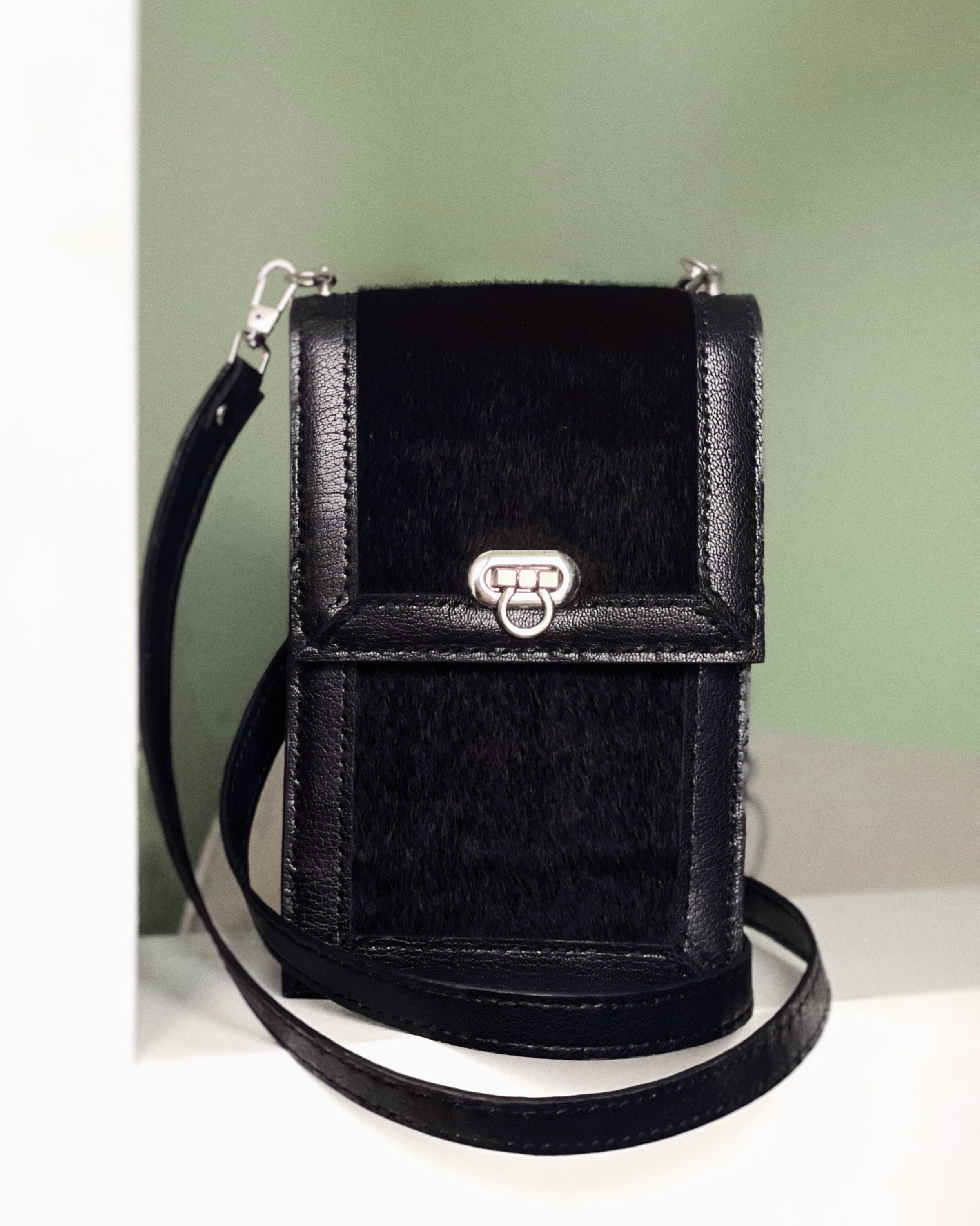 Mobile clutch bag sales