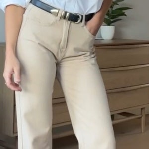 Casual chic | 333 Lookbook | Gen Z-mode | Spaarzaamheid | Minimalistische kledingkast | Stijlgids Mix/Match-outfits | Capsulegarderobe| Neutrale kleuren afbeelding 3