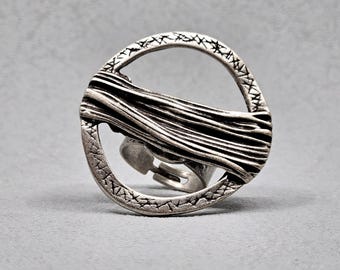 Anello grande, rotondo, brutalista, modernista, fatto a mano, regolabile, in argento 925