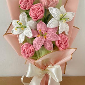 Crochet Bouquet – Handmade Forever Flower Arrangement – Elegant Gift for Mom Pink Roses+Lilies