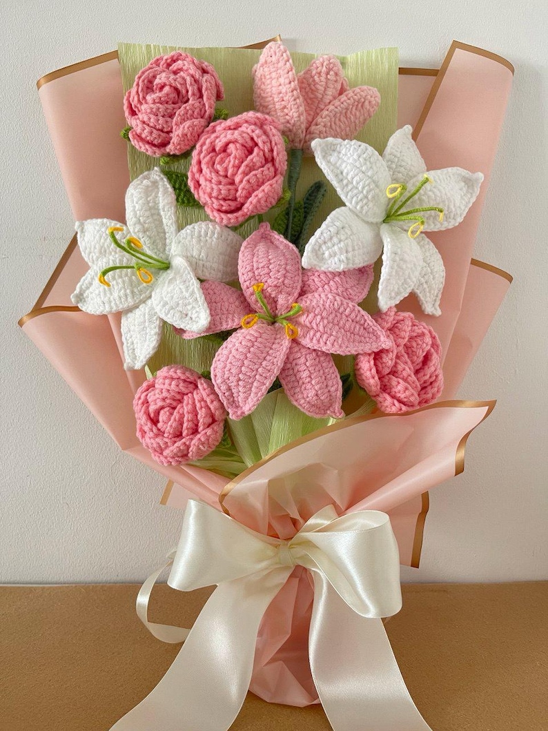 Crochet Bouquet – Handmade Forever Flower Arrangement – Elegant Gift for Mom Pink Roses+Lilies