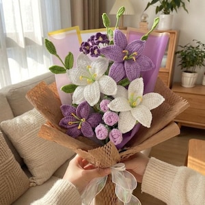 Bouquet all'uncinetto per la festa della mamma - Composizione floreale fatta a mano per sempre - Regalo elegante per la mamma