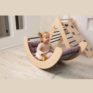 Montessori-klimhal voor peuters met houten klimrek en glijbaan