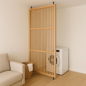Skandinavischer Raumteiler – Naturholz-Schmuck für modernes Interieur
