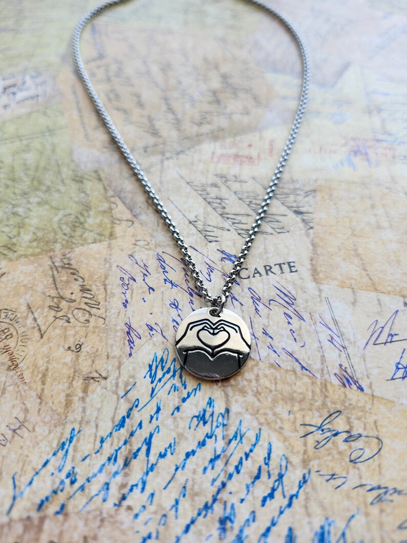 KPOP CHARM NECKLACE, Korean Finger Heart, Kdrama Merch, Kpop Jewelry