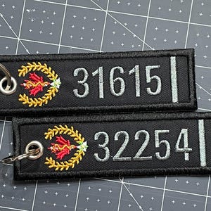 LIVRAISON GRATUITE / Porte-clés brodé personnalisé / Porte-clés double ou simple face / Infirmière / Numéro de badge