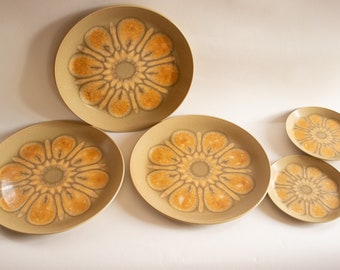 vintage Johnson Bros Stonecrest Dorado des années 1970 assiettes à dîner et assiettes à salade de pain, vendues individuellement, Mid-Century, MCM, céramique florale