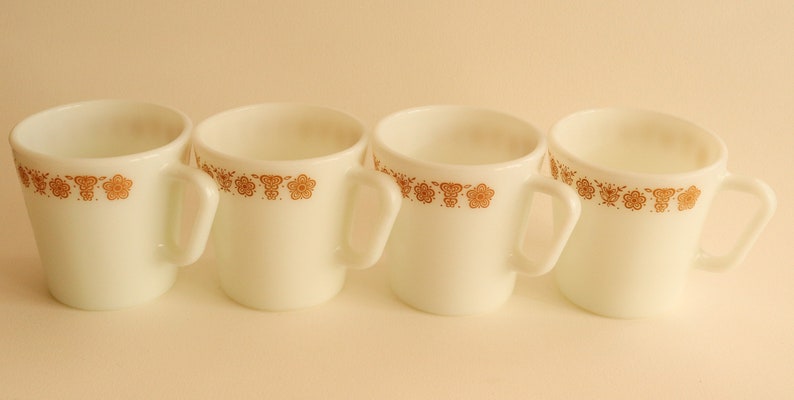 Vintage Pyrex 1970s Butterfly Gold Set of 4 Coffee/Tea Mugs Milk Glass MCM image 3