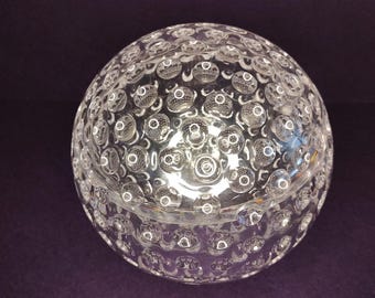 Cubitera de Lucite transparente estilo pelota de golf vintage con tapa deslizante extraíble