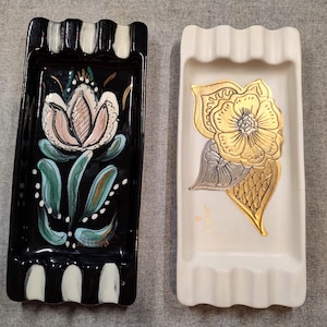 Sascha Brastoff Signed Ceramic Pottery Ashtrays  Floral Lot of 2