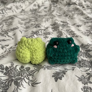 Thick Toad Frog Plushie Stuffed Animal Crochet, Thick Frog, Stress Ball, Frog with a Dumpy, Thicc Toad Frog , Big Booty Frog, Frog Keychain