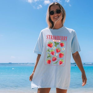 Womens Strawberry Shirt, Comfort Colors Tee, Nature Lover Shirt, Gift For Her, Botanical Garden T-shirt, Summer Fruit Shirt, Y2k Tshirt