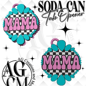 Puede incluir: Abridor de pestañas de lata de refresco con la palabra "MAMA" en rosa, rodeado de un diseño a cuadros turquesa y blanco y negro. El texto "SODA CAN Tab Opener" está encima. El logotipo "AG Creations and More" también es visible.