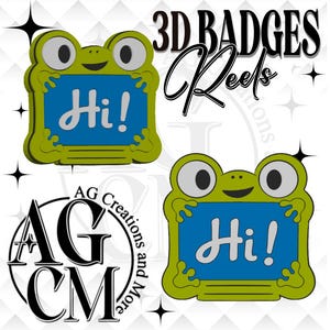 Puede incluir: Dos portatarjetas 3D idénticos con forma de rana, con una cara verde, ojos grandes grises y un panel central rectangular azul con el texto blanco Hi!. El texto 3D BADGES Reels aparece en negro en la esquina superior derecha.