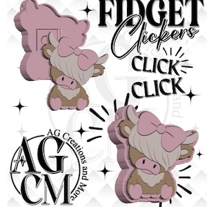 Könnte beinhalten: Ein Design mit einer Cartoon-Highland-Kuh mit rosa Schleife und Umriss. Der Text "FIDGET Clickers" und "CLICK CLICK CLICK" ist ebenfalls enthalten, zusammen mit dem Logo "AG CM Creations and More".