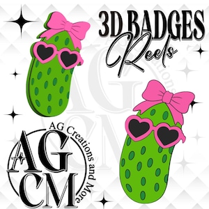Könnte beinhalten: Grüne, gurkenförmige 3D-Abzeichen mit rosa Schleifen und herzförmigen Sonnenbrillen. Der Text "3D BADGES Reels" ist über den Gurken zu sehen. Das Logo "AG Creations and More" ist ebenfalls sichtbar.
