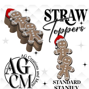 Può includere: Topper per cannucce a forma di omino di pan di zenzero con dettagli di glassa bianca e cappelli rossi di Babbo Natale. L'immagine include il testo "STRAW Toppers" e "STANDARD STANLEY". È visibile anche il logo di AG Creations and More.