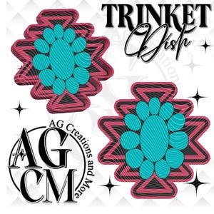 Puede incluir: Plato decorativo para baratijas con un diseño de huella de pata turquesa. El plato tiene un borde geométrico rojo y negro. Las palabras "TRINKET Dish" están escritas en escritura negra. La imagen también incluye el logotipo "AG CM Creations and More".