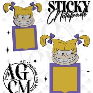 Op de afbeelding: Zelfklevende notitieblokken met een stripfiguur met blonde vlechtjes en een ondeugende grijns. De notitieblokken hebben een paarse rand en een gele binnenkant. De tekst "Sticky Notepads" is in cursief geschreven.