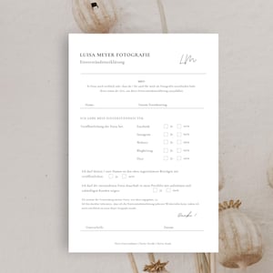 Puede incluir: Un cuestionario en blanco y negro con el título "LUISA MEYER FOTOGRAFIE" y el texto "Einverständniserklärung". El cuestionario pregunta sobre las preferencias del cliente para los servicios de fotografía.
