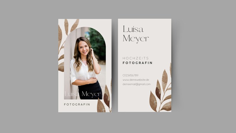 May include: A white business card with brown watercolor leaves and the text "Luisa Meyer, Hochzeit Fotografin, 0123456789, www.deinewebsite.de, deinemail@gmail.com".
