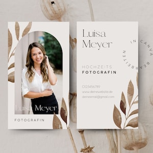 May include: A white business card with brown floral accents. The text on the card reads "Luisa Meyer, Hochzeit Fotografin, 0123456789, www.deinewebsite.de, deinemail@gmail.com".
