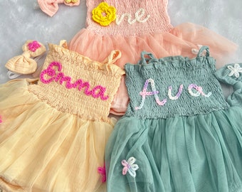 Nombre de bebé personalizado Tutu, mameluco de bebé bordado a mano personalizado, traje de primer cumpleaños, tutú bordado, vestidos de tutú, regalo de cumpleaños