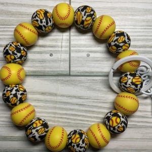 Pulsera de cuentas con estampado de vaca y clip para llavero de softbol