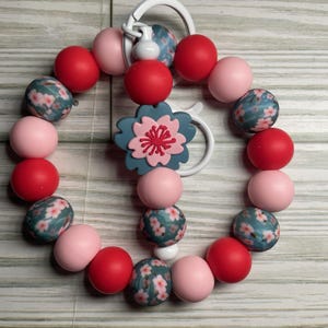 Pulsera de cuentas con diseño de flor de cerezo y barra para llavero