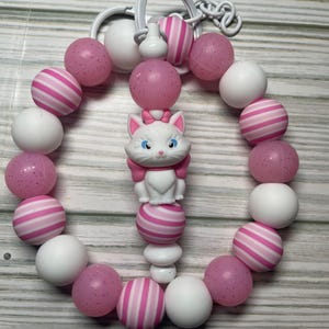 Pulsera con cuentas de gato y barra para llavero