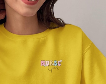Moletom bordado de enfermeira, presente de formatura da faculdade de medicina, presente de RN, suéter personalizado de enfermeira, presente de agradecimento à enfermeira, semana das enfermeiras