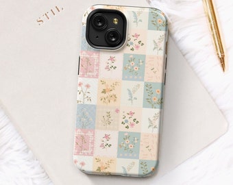 Coquette patchwork telefoonhoesje, Cottagecore bloemen telefoonhoesje, bloemen quilt telefoonhoesje, Coquette Aesthetic telefoonhoesje iPhone 16 15 13 Pro Max