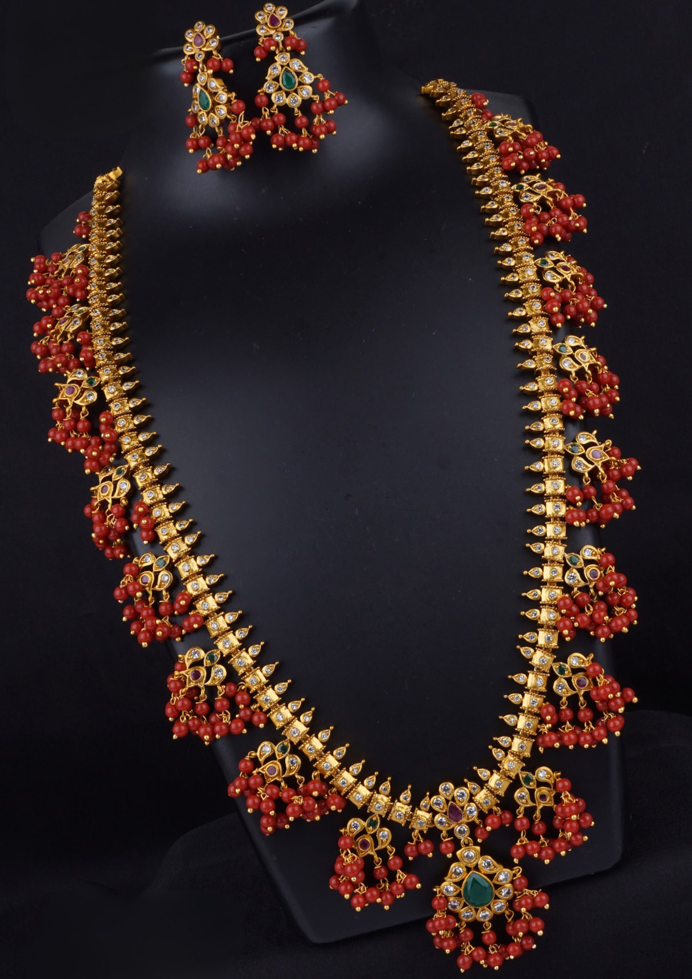 Pagadalu Matt Finish Kundan and Beads Necklace Set With Earrings