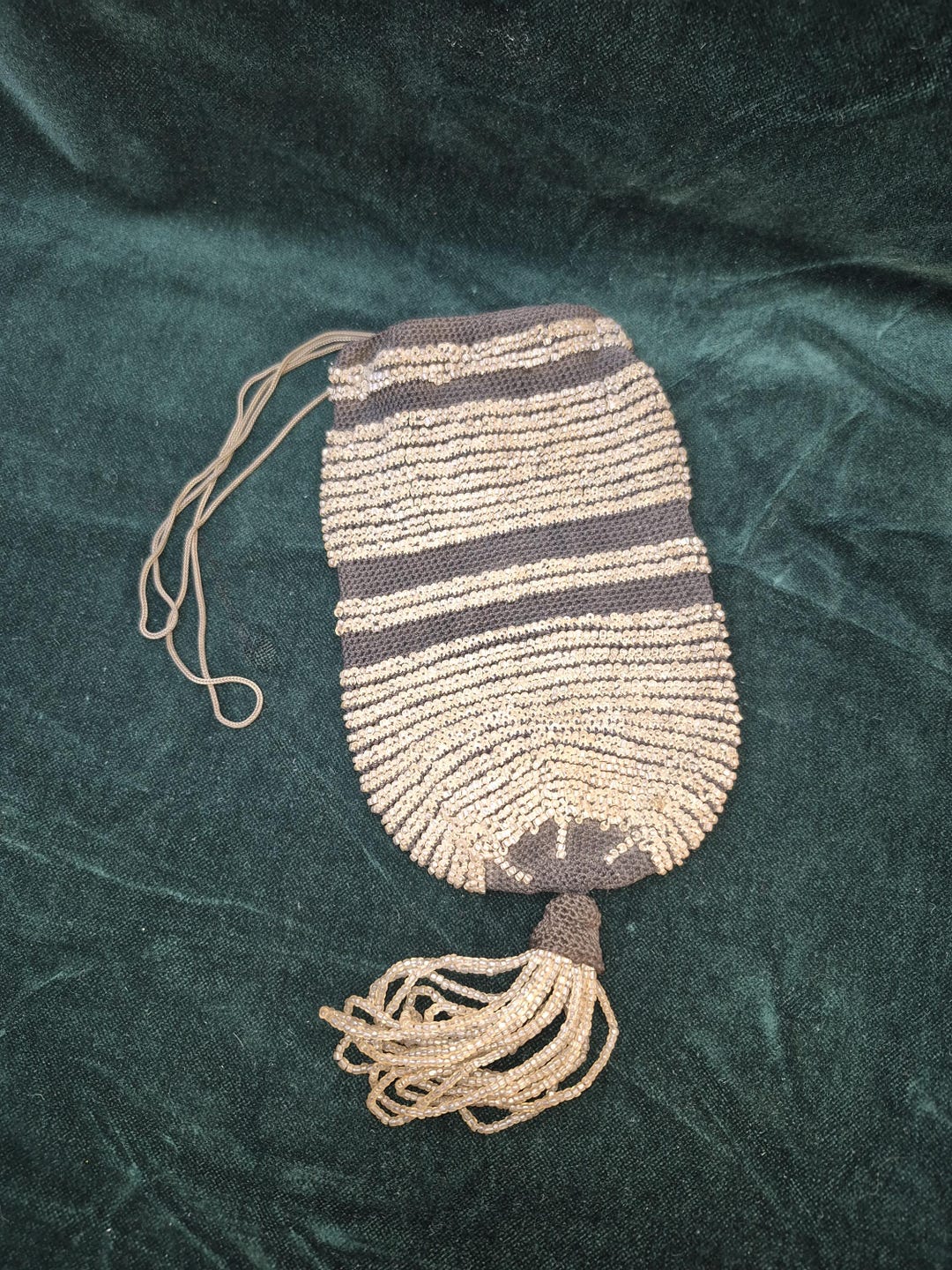 Netted Reticule 1920s Black and White Beaded Flapper Purse Vintage Knitted Reticule ...