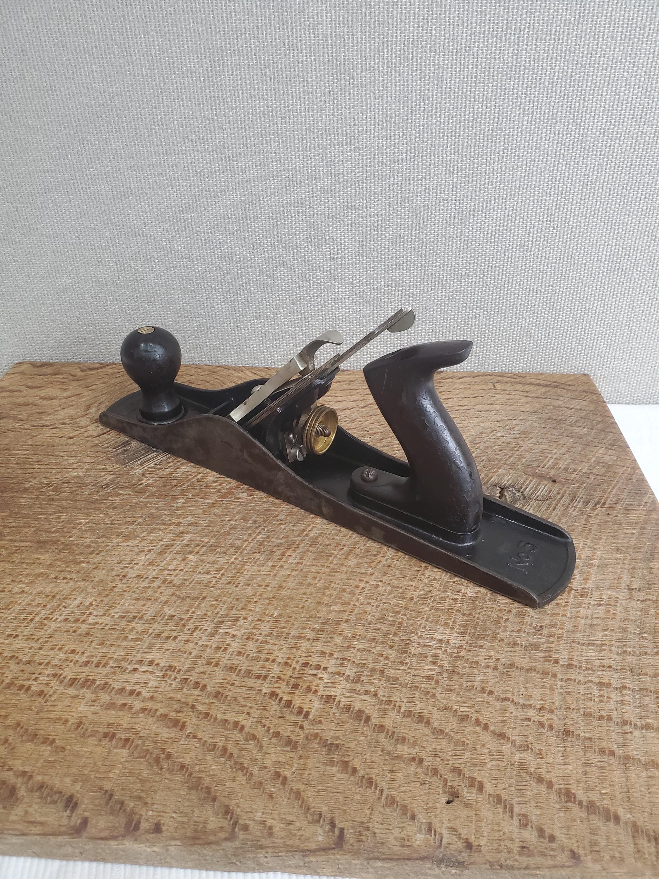 Rabot Stanley Ancien 23,5x5,5 Cm – De L'acier, Du Caractère Et Une Lame Qui A Du Vécu
