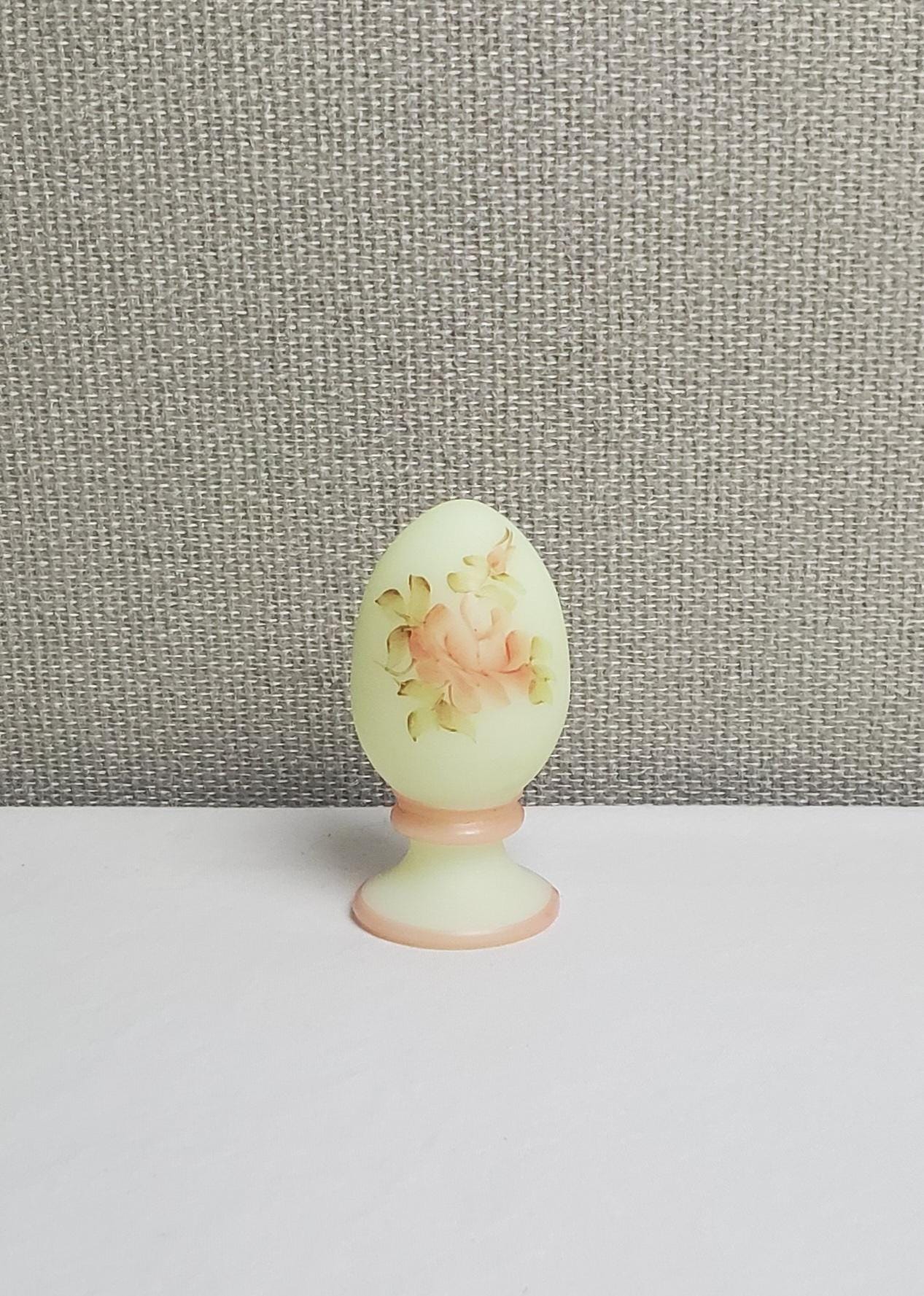 ジョージ様 Vintage Fenton Uranium Custard Glass Egg: Hand-painted Roses
