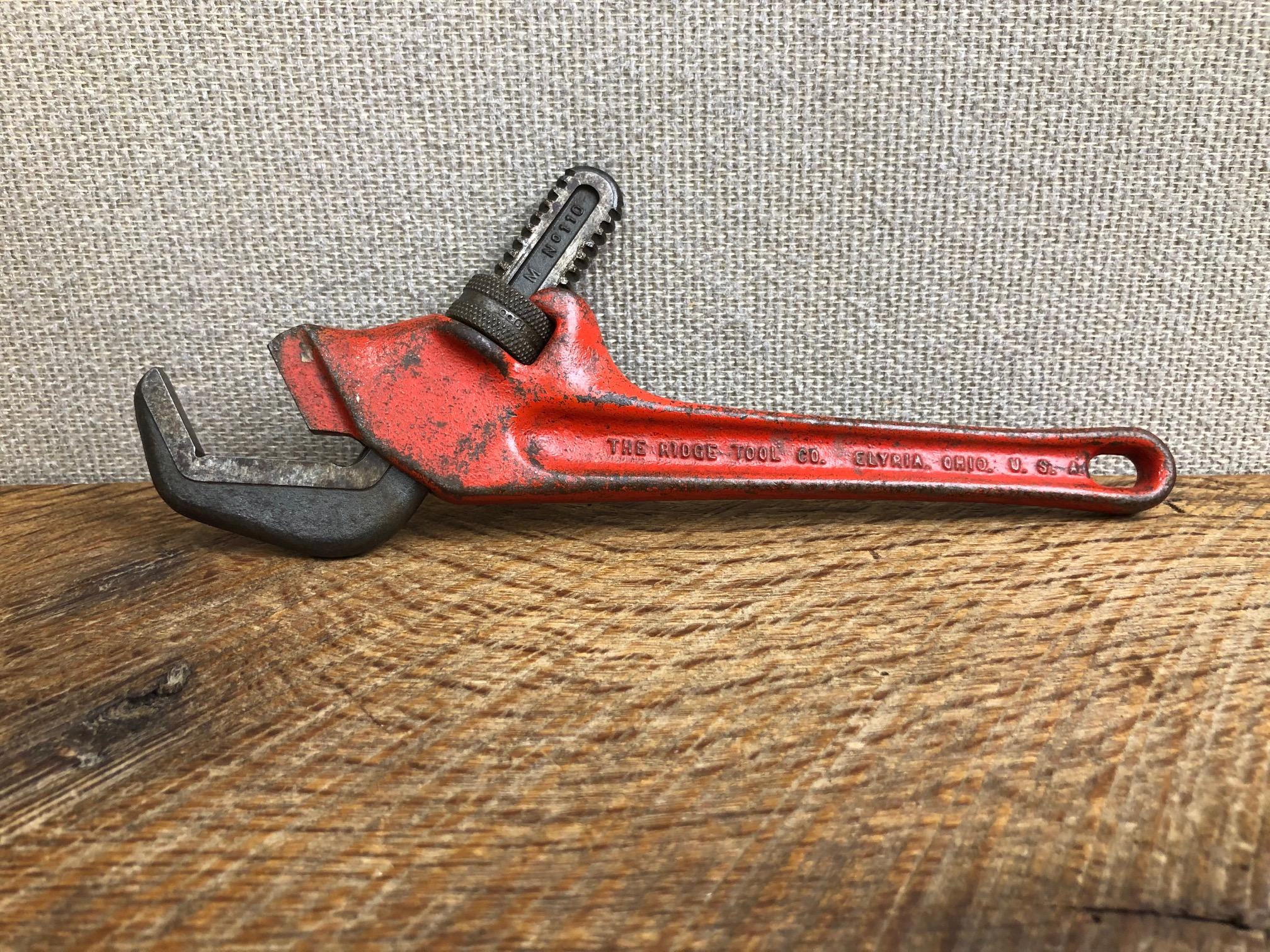 Clé à Tuyau Ridgid Antique 10 Pouces - Repeinte, Acier, Mâchoire Réglable, Occasion Fonctionnelle