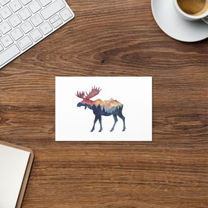 Biglietto d'auguri con acquerello Majestic Moose: un design minimalista che fonde semplicità e bellezza della natura, perfetto per ogni occasione.