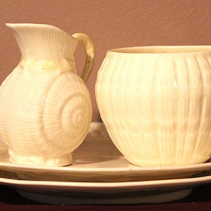 Belleek gräddkanna och sockerskål