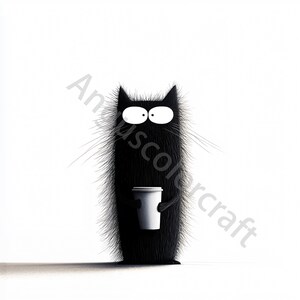Op de afbeelding: Een zwarte kat met grote witte ogen houdt een witte koffiebeker voor onderweg vast. De kat heeft een pluche, ruwe vacht en staat op een witte achtergrond.