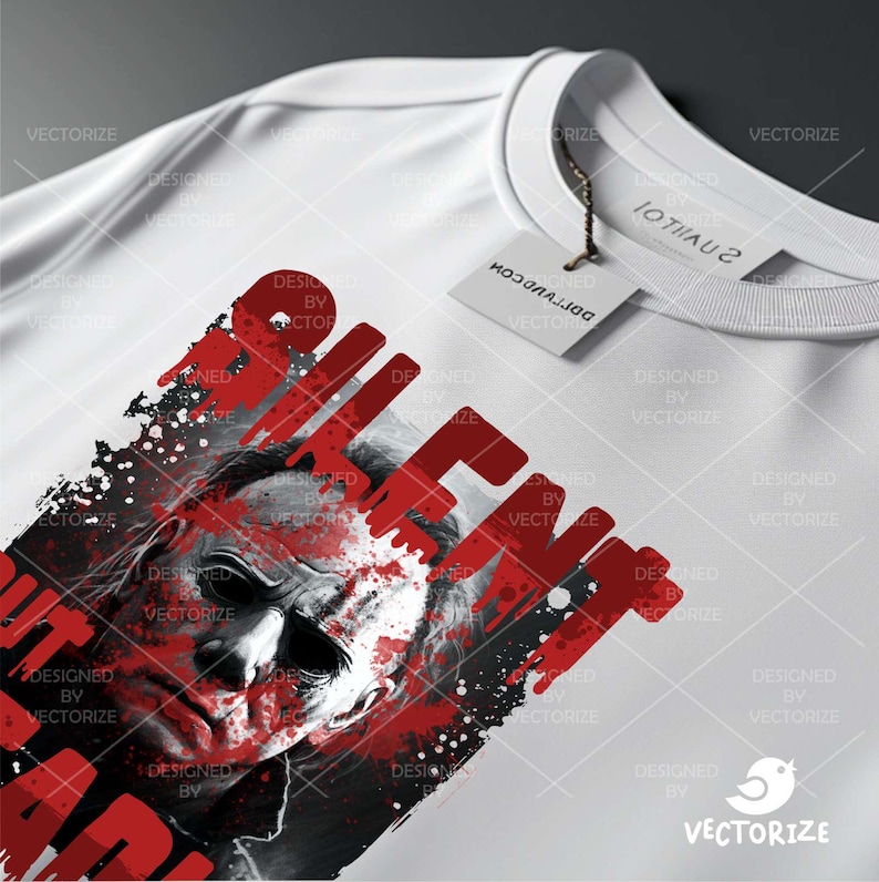 K&ouml;nnte beinhalten: Wei&szlig;es T-Shirt mit einem roten und schwarzen Grafikdesign eines Gesichts mit heruntertropfendem Blut. Der Text "Silent Hill" ist in roten Buchstaben geschrieben.