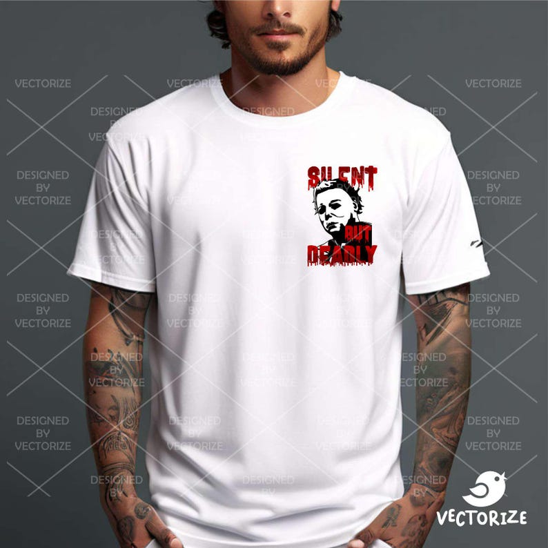 K&ouml;nnte beinhalten: Wei&szlig;es T-Shirt mit einer schwarzen und roten Grafik einer maskierten Figur mit dem Text "Silent But Deadly".