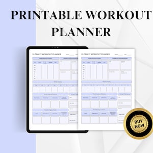 Könnte beinhalten: Druckbarer Trainingsplaner mit blau-weißem Design. Der Planer enthält Abschnitte für die wöchentliche Trainingsübersicht, Flexibilitäts- und Kräftigungsroutine, den wöchentlichen Zeitplan, wöchentliche Ziele und Reflexionen, Krafttraining und den monatlichen Fortschritts-Tracker. Der Text "Ultimate Workout Planner" befindet sich oben auf der Seite. Ein goldener Knopf mit dem Text "Jetzt kaufen" befindet sich in der unteren rechten Ecke.