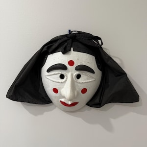 Wae-jang-nyo Traditional Korean Barmaid Mask – Hand-Carved with Cloth Hood