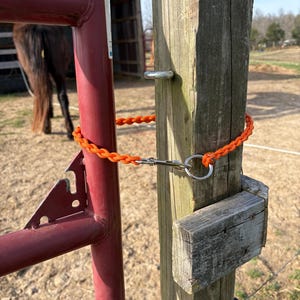 Livestock Gate Latch, Horse Feed Bucket Hanger, Travel Bucket Hanger for Horse Feed, Swing Gate Clip, Barn Tack Room Organizer, Tie String