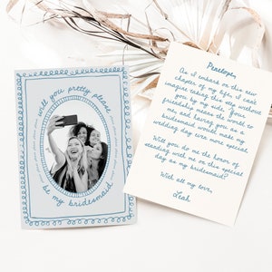 Bonita, por favor, sé mi plantilla de tarjeta de propuesta de dama de honor con foto, garabato azul imprimible ¿Quieres invitar a dama de honor, vintage costero?