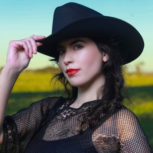 Black Cowboy Hat Handmade  - Durable Palm Leaf Material - Rustic Western Style - Unisex