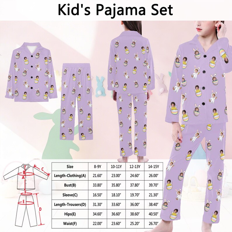 Puede incluir: Un conjunto de pijama infantil lavanda con un patr&oacute;n repetido de personajes de dibujos animados con disfraces de conejito. El conjunto incluye una camisa con botones y pantalones a juego. La imagen tambi&eacute;n muestra medidas.