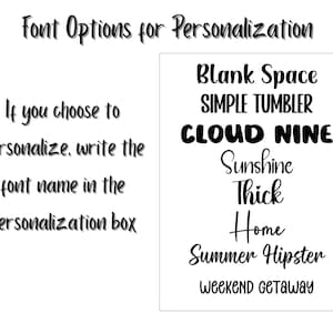 Może przedstawiać: Lista opcji czcionek do personalizacji, w tym "Blank Space", "Simple Tumbler", "Cloud Nine", "Sunshine", "Thick", "Home", "Summer Hipster" i "Weekend Getaway".